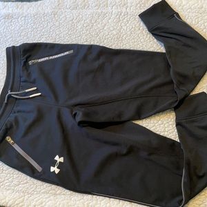 Boys Under Armour pennant tapered pants